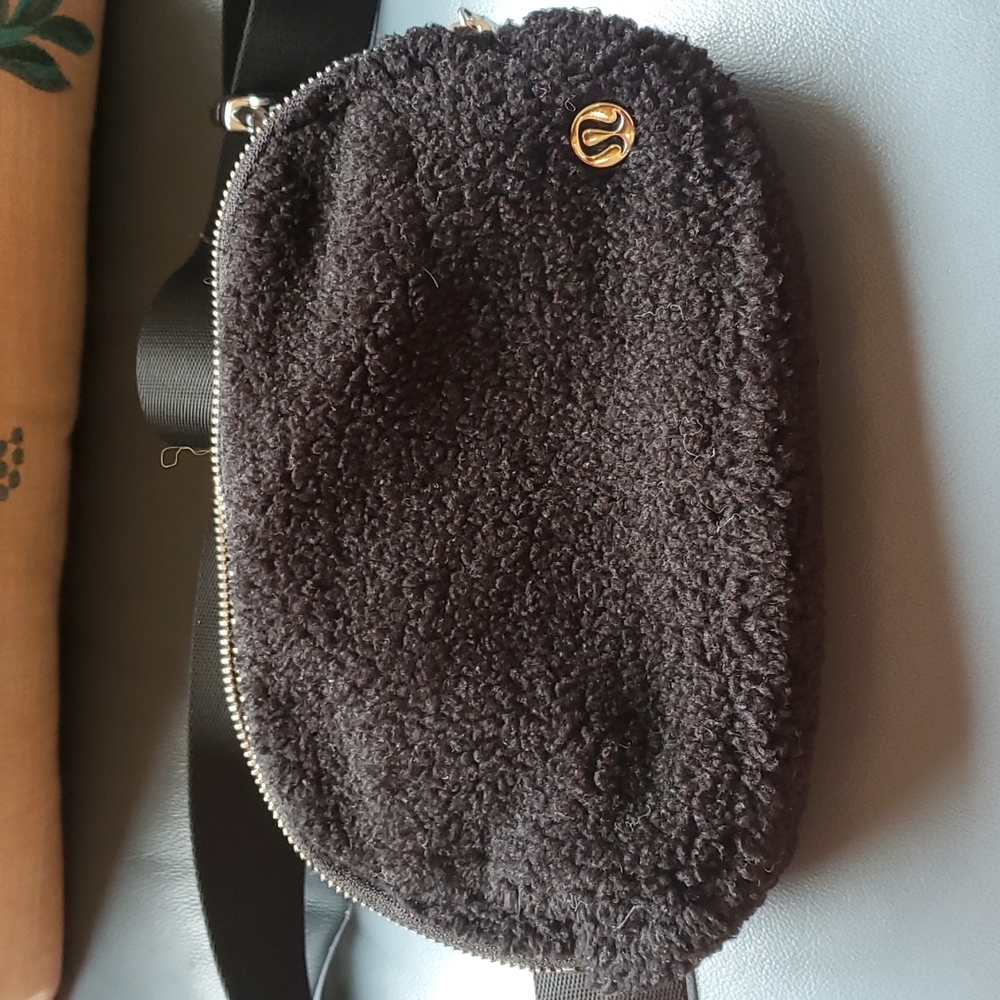 Lululemon everywhere bag